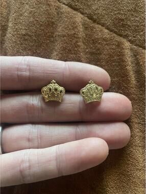 Custom made Crown gold tone earrings set